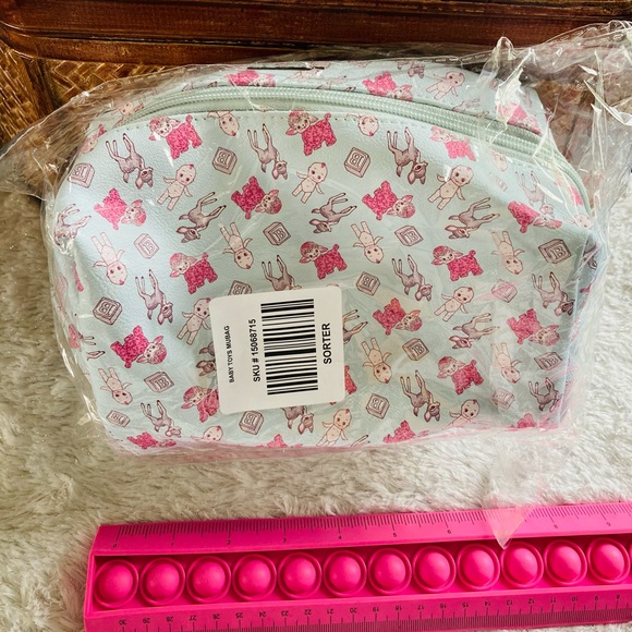 🧸🤍zippered pouch w/ Vintage Toy Print🤍🧸 plus 3 vintage toys!🫶🏽✨ - Picture 3 of 5